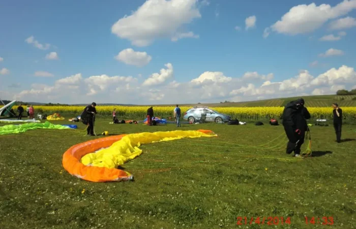 Gleitschirm_am_Start_01