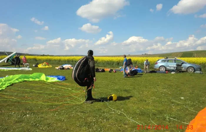 Gleitschirm_am_Start_02