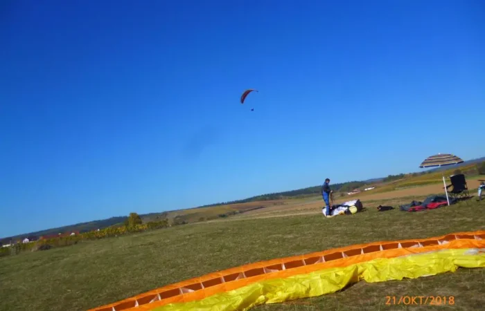 Gleitschirm_am_Start_04