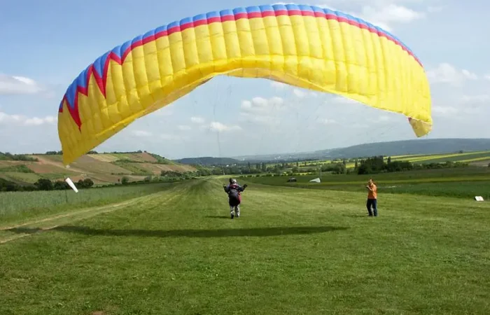 Gleitschirm_am_Start_05